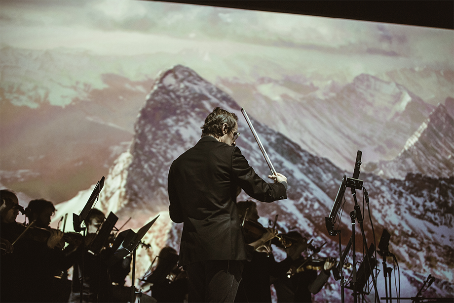 ‘Mountain’, performed by the Australian Chamber Orchestra (photograph by Maria Boyadgis)